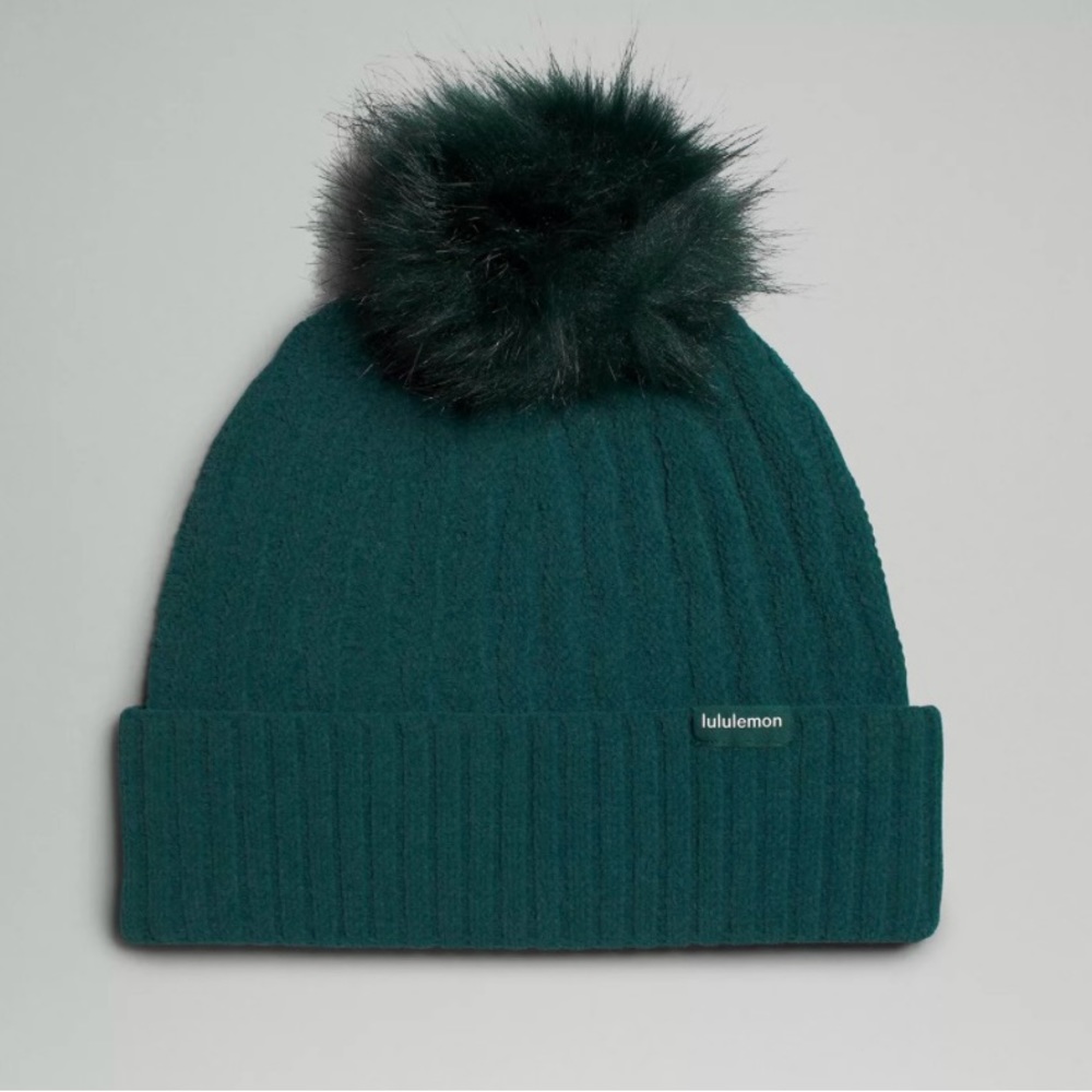 NWT Lululemon Women’s Cable Knit Pom Beanie Forest Green